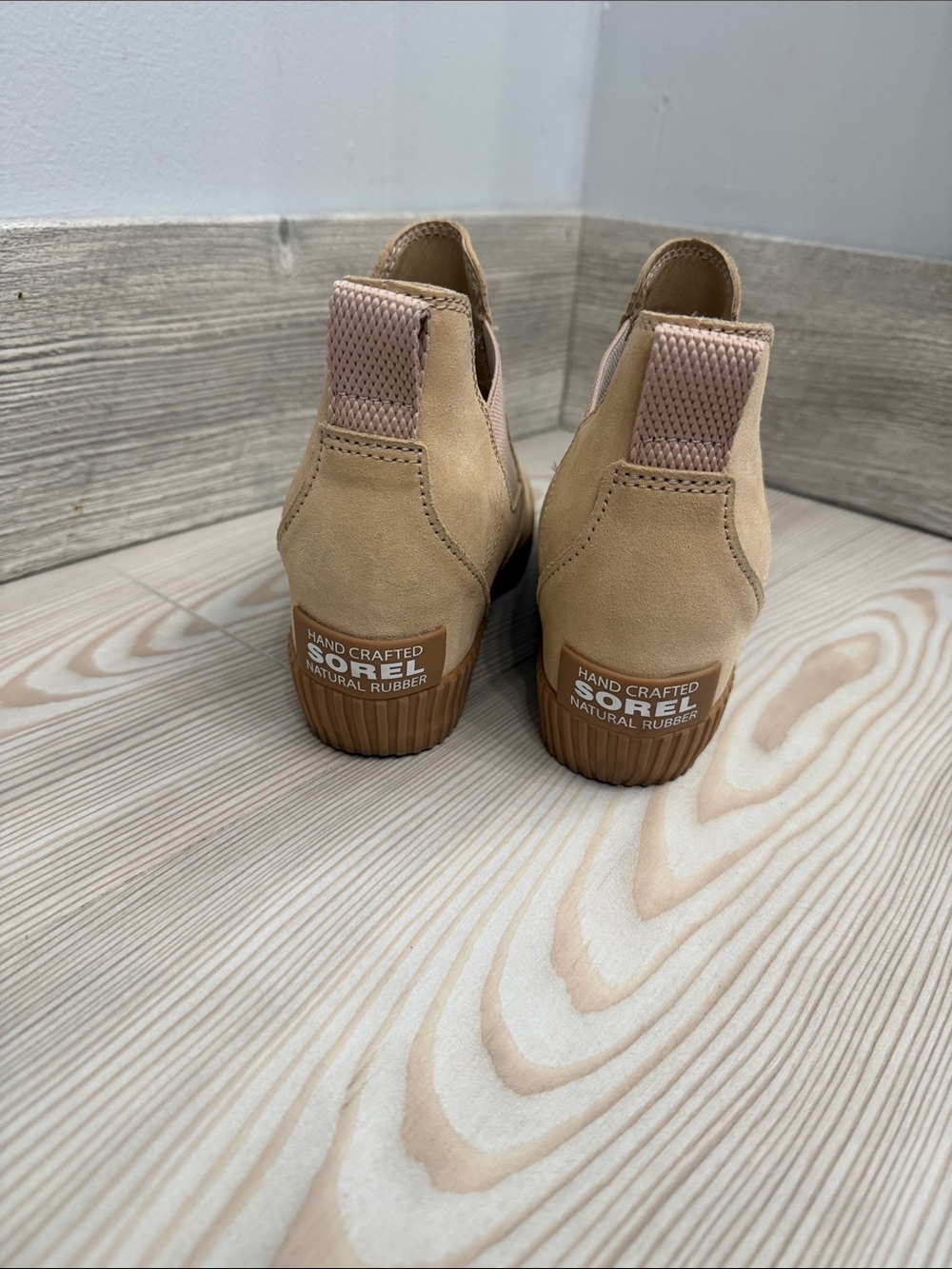 Sorel Tan Chelsea Wedge Ankle Boots - Picture 2 of 4